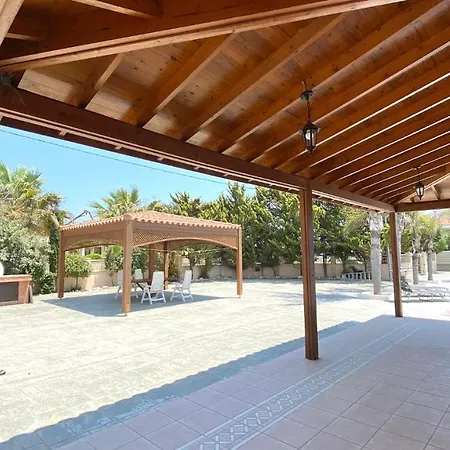 Seafront Villa *